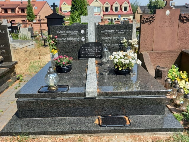 Grób Maksymilian Roszkowski